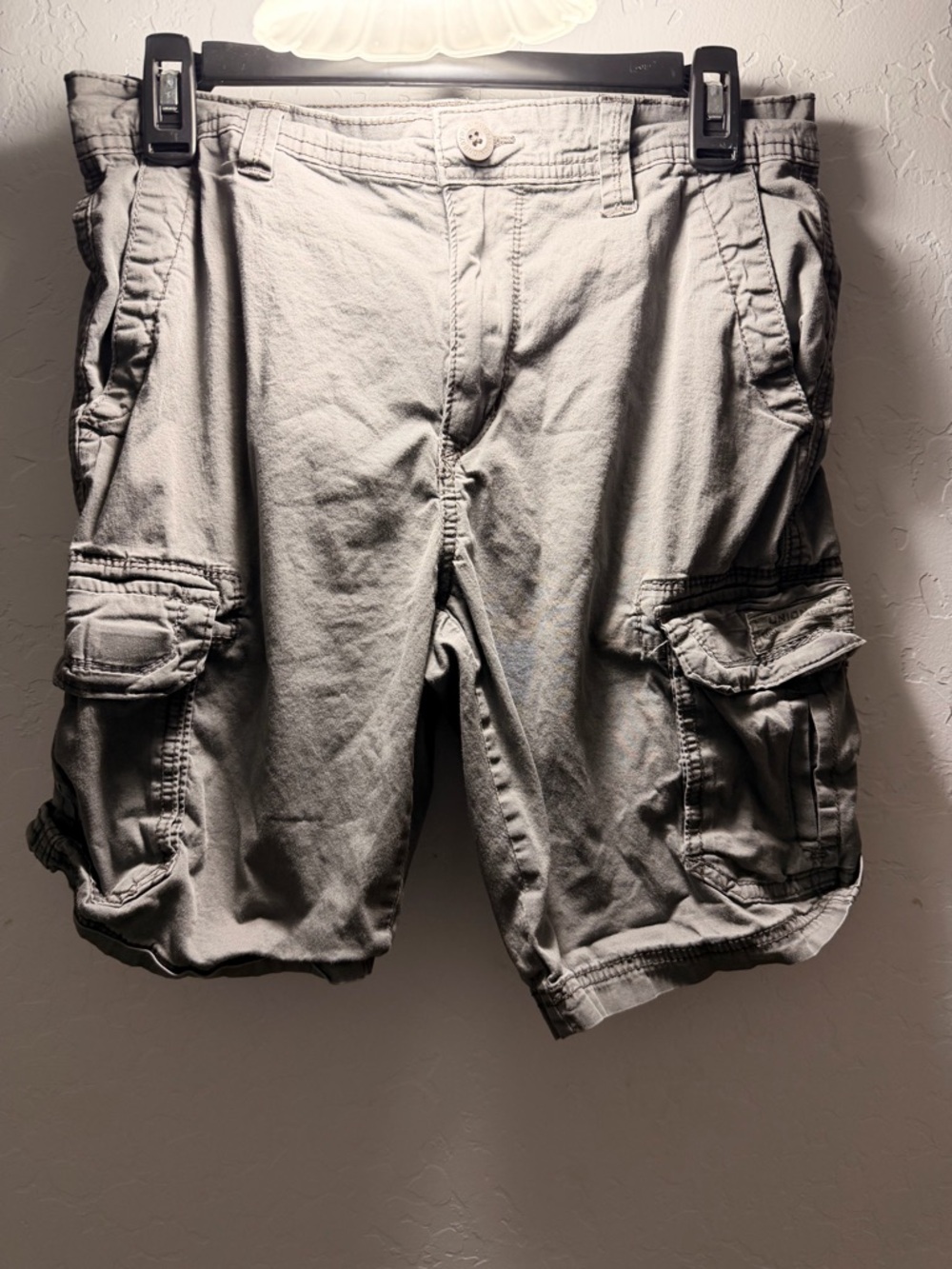 UnionBay Men's Cargo Shorts in Light Gray